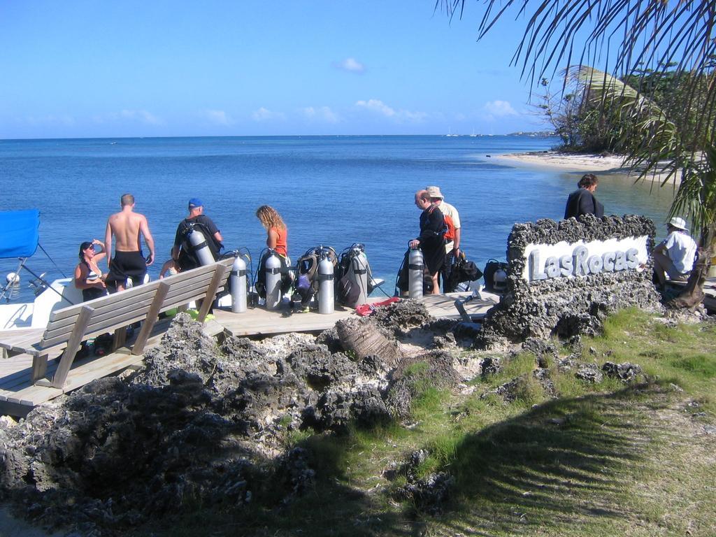 Las Rocas Resort And Dive Center West Bay Exterior foto